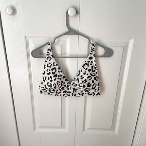 NWT AE Aerie triangle V bikini top size medium white black leopard print